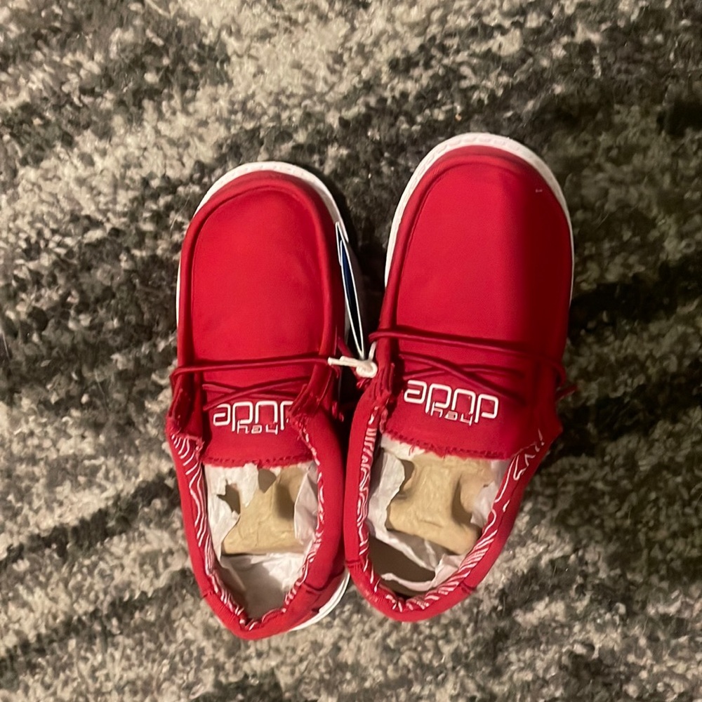 Kids Hey dude shoes. Red. Size K 9.5. NWT